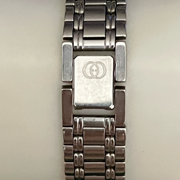 Authentic Gucci 9000 series Watch - Picture 6 of 9